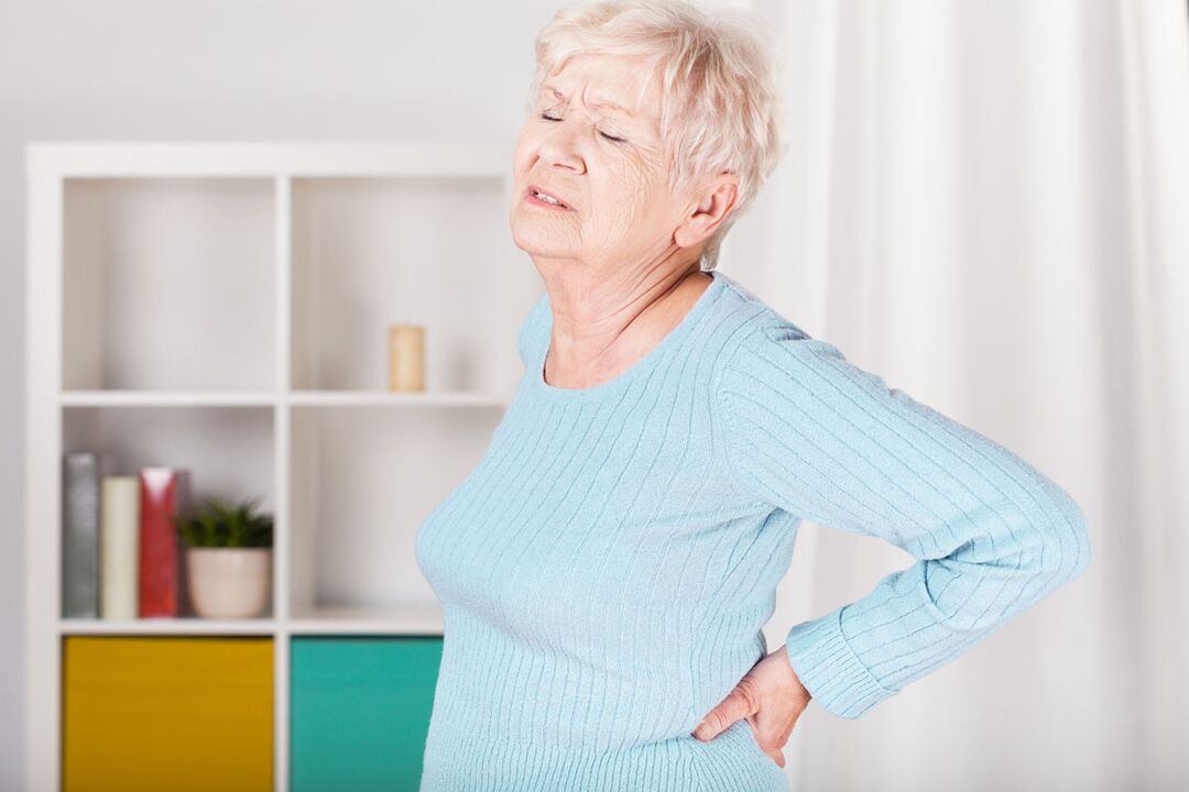il dolore lombare in una donna può essere la causa dell'osteocondrosi