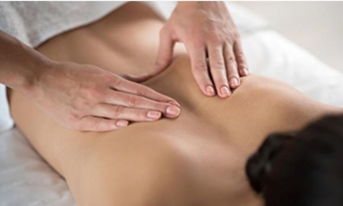 il massaggio è uno dei metodi di trattamento dell'osteocondrosi cervicale