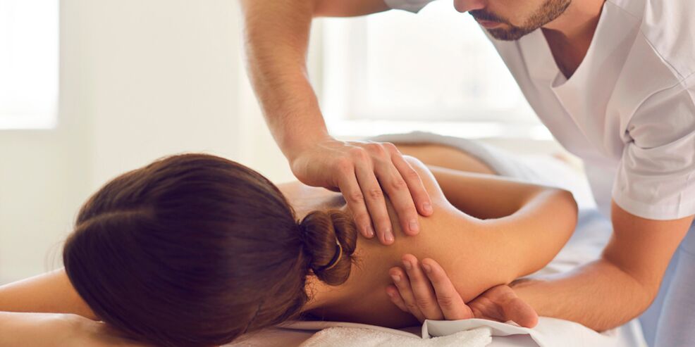 Uno dei metodi efficaci per trattare l'artrosi dell'articolazione della spalla è il massaggio. 