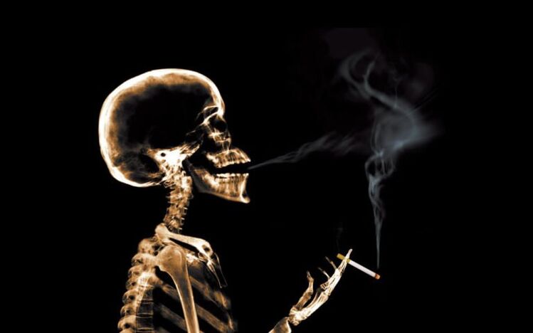 fumare come causa di mal di schiena nella zona delle scapole